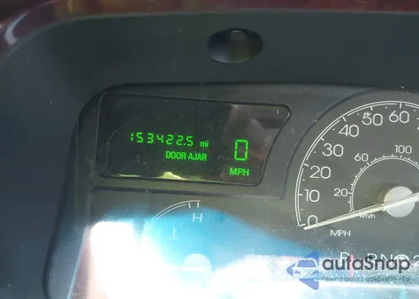 2005 Lincoln Town Car Signature Limited z USA, uszkodzony, nr VIN 1LNHM82W35Y658679